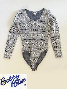 VTG Betty Blue Bodysuit | Patterned Soft Knit Geometric Aztec | Size Large EUC